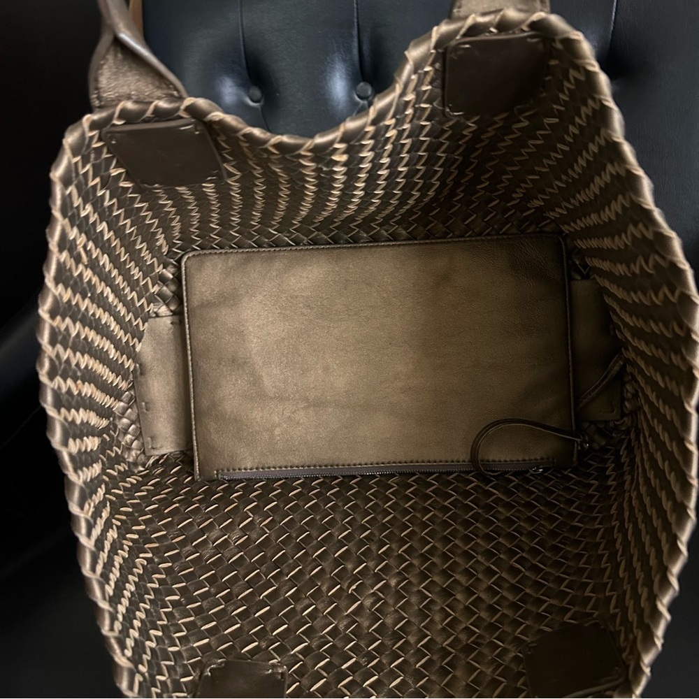 Woven Tote Bag Large Bronze Taupe with Matching Pouch excellent condition - Picture 5 of 9